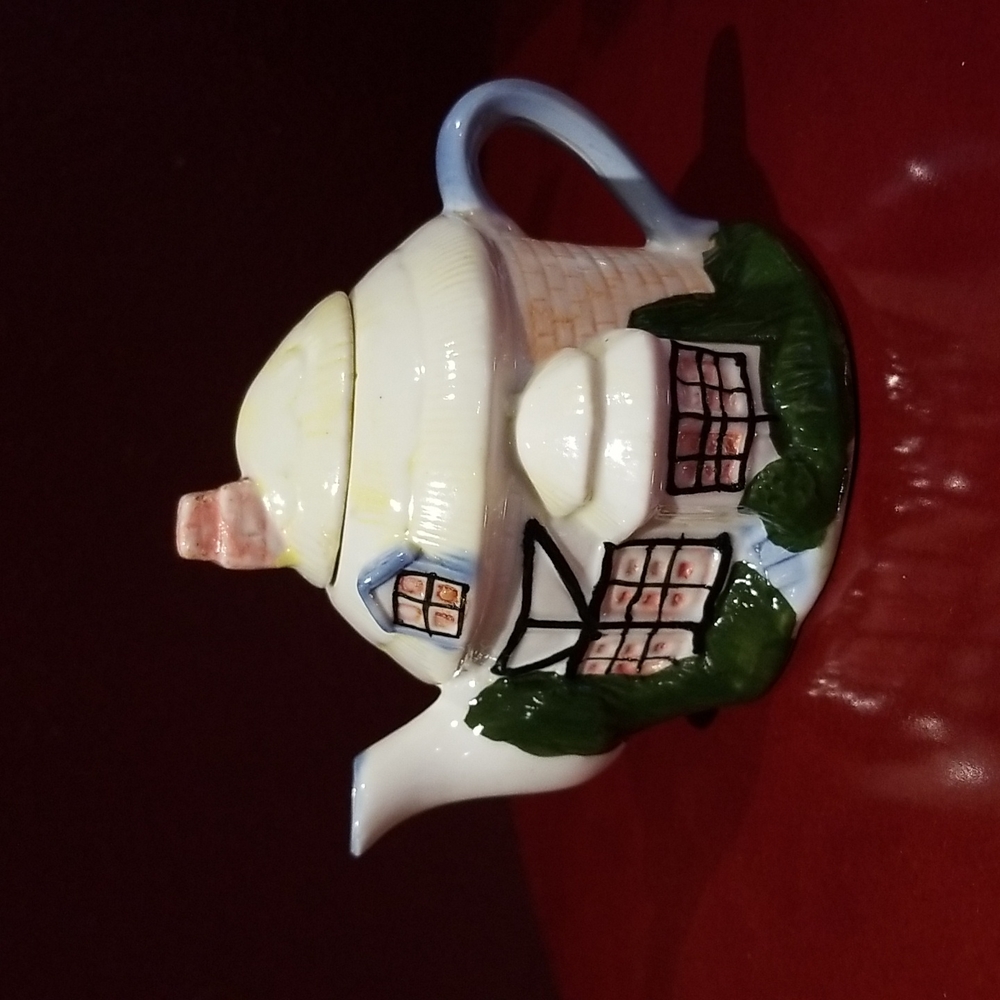 Decorative teapot